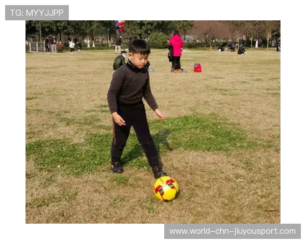 足球少年庆祝跳舞太魔性，燃炸全场的青春狂欢