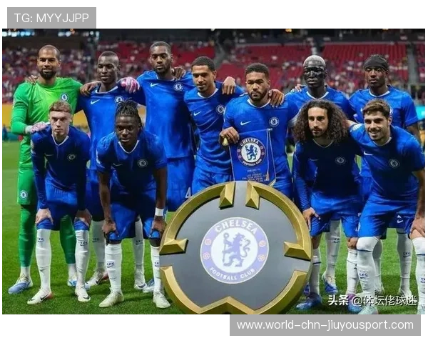 切尔西后卫防守硬朗，多次关键解围，切尔西后场